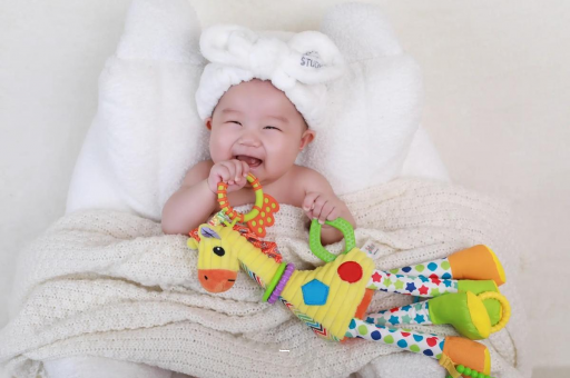 盘锦三个月宝宝正确抱姿